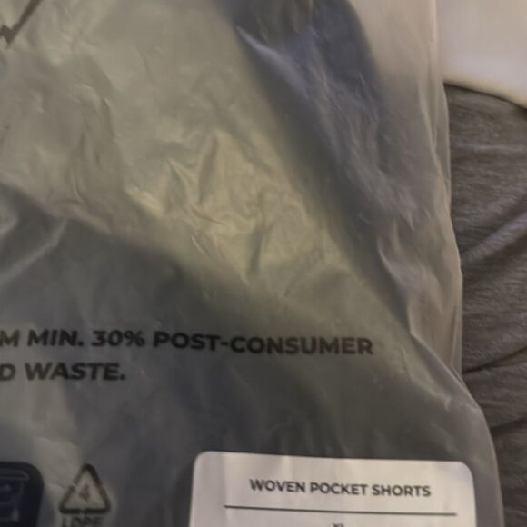 Gymshark‎ WOVEN POCKET SHORTS in Black NWT in packaging - Picture 7 of 7